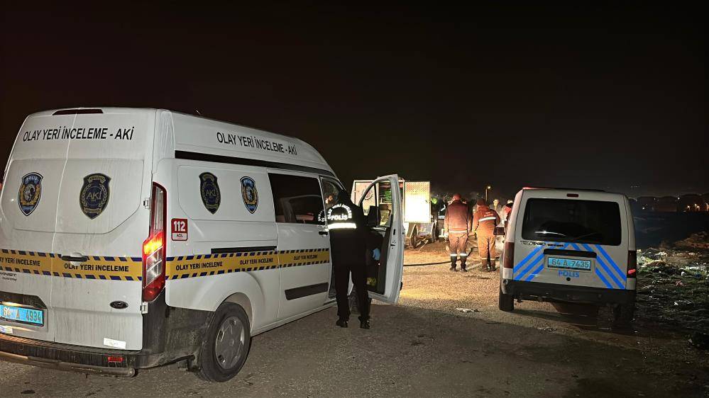 Alev alan otomobil hurdaya döndü, yanmış ceset bulundu 6